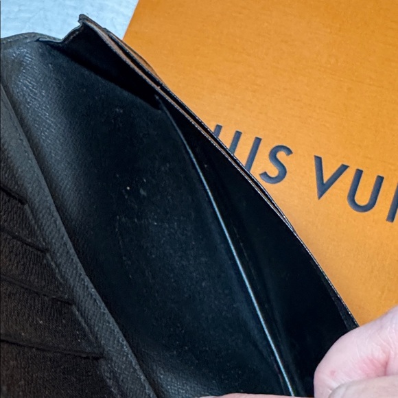 Louis Vuitton Taiga Brazza Black Bifold Wallet - Picture 6 of 9